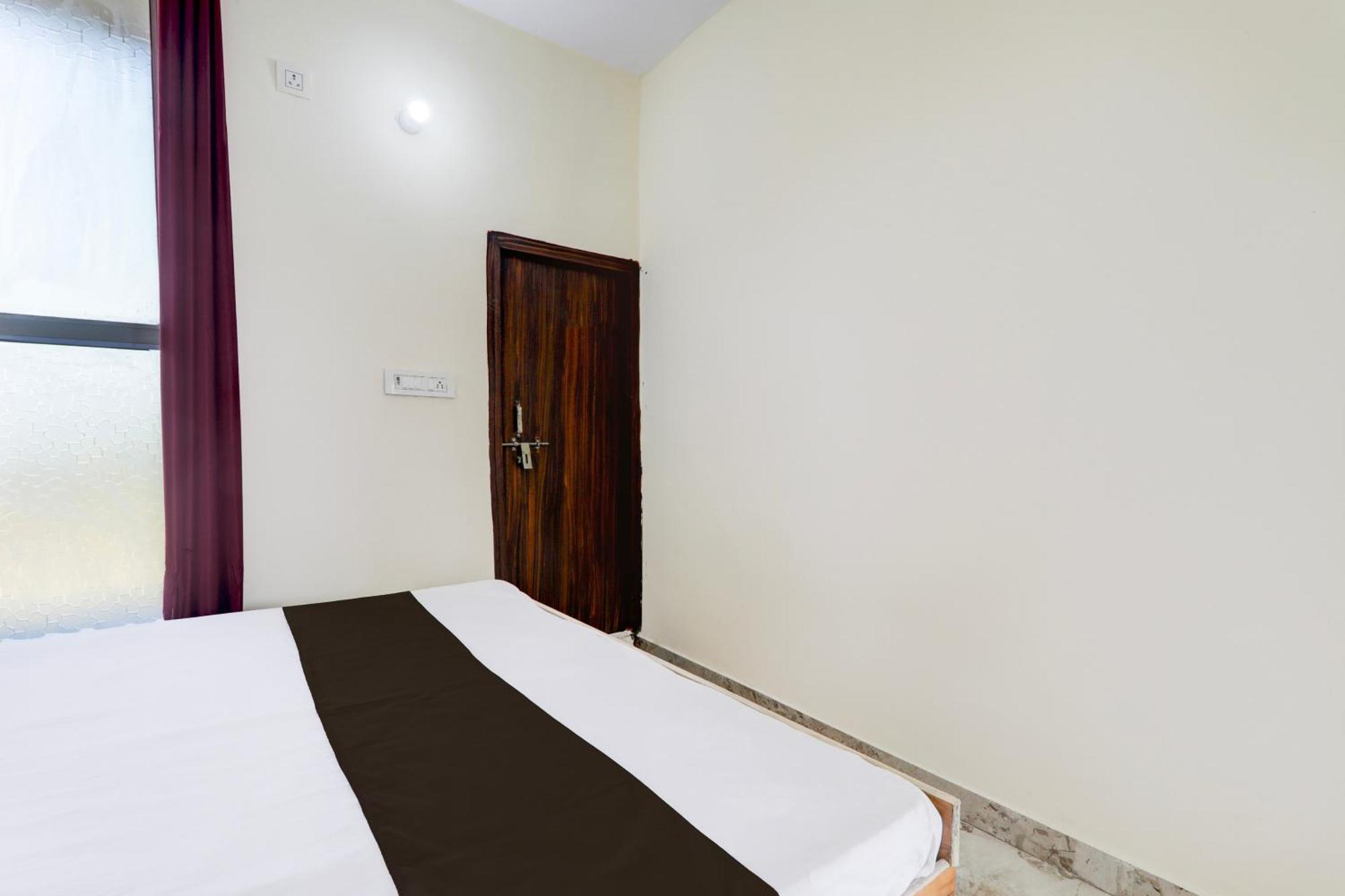 Hotel O Rn Chinhat ภายนอก รูปภาพ